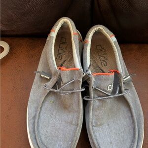 Boys Wally Free Hey Dude Shoes size 7